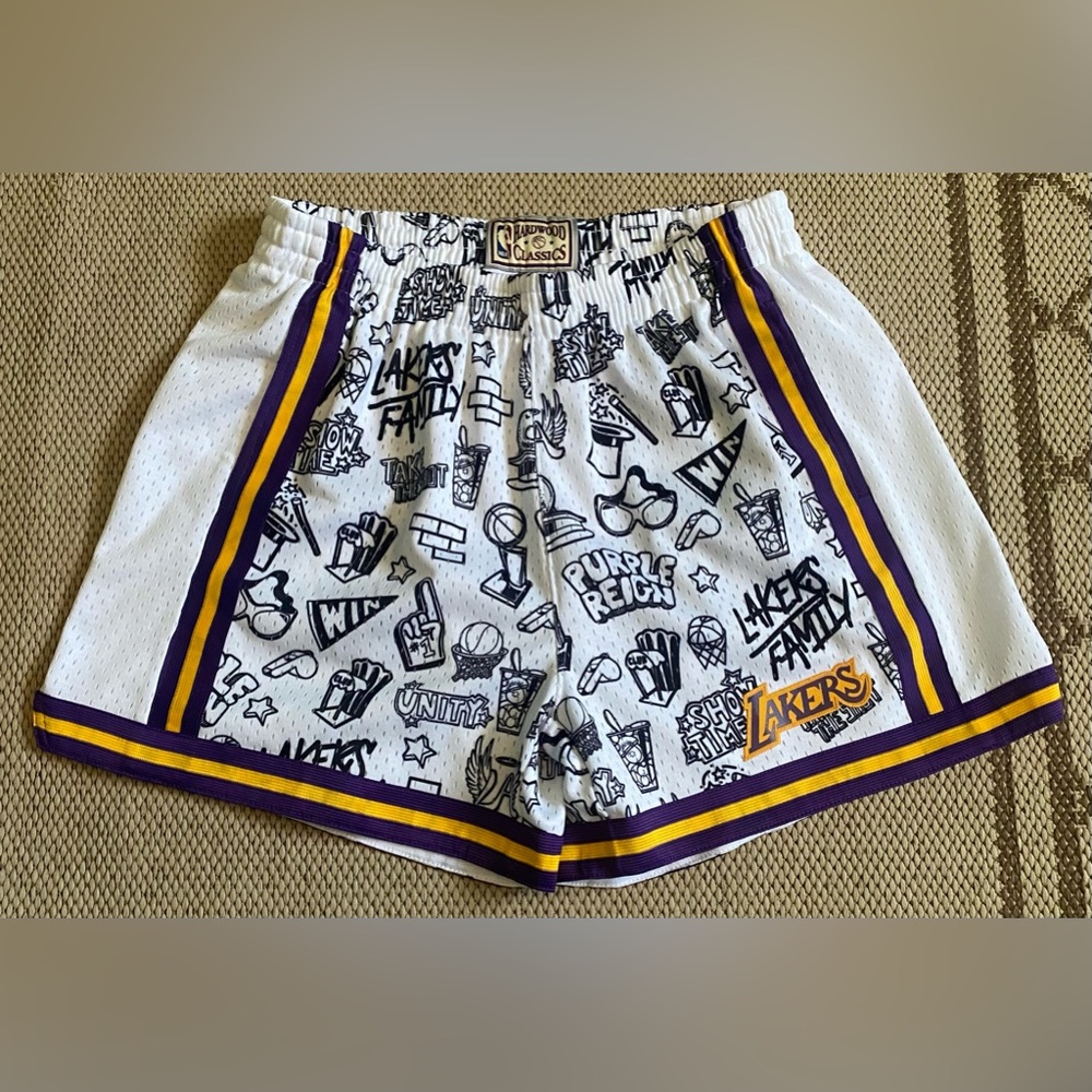 Los Angeles LA Lakers Mitchell & Ness Doodle Swingman Woman’s Shorts 2009 Size M